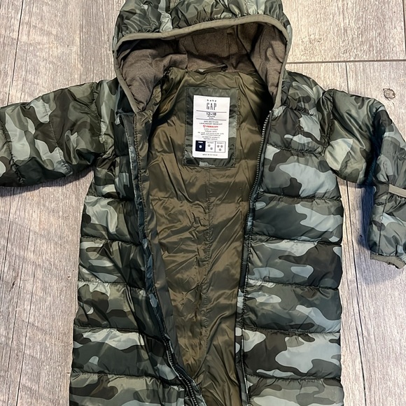 Gap Baby ColdControl Puffer One-Piece - Olive green camo - Picture 8 of 9